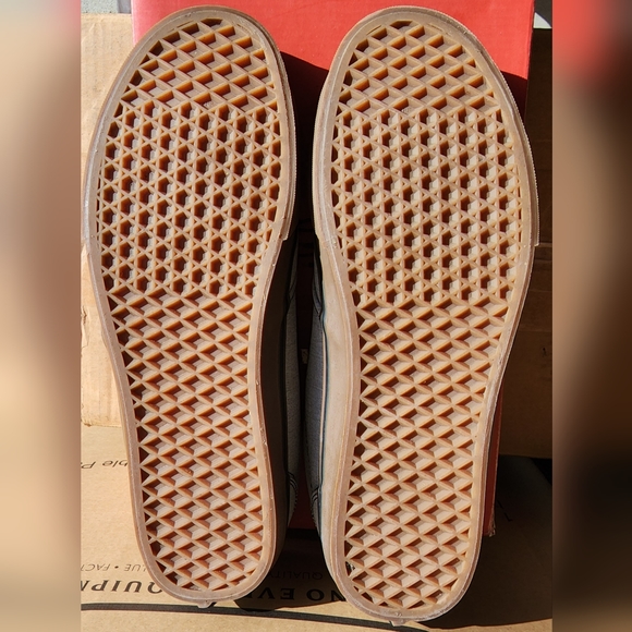 Van's "Atwood Retro", Size 12, Grey/Gum Sneakers - Picture 4 of 9